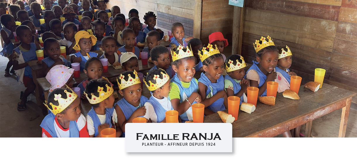 Präsentation der Preise zu Weihnachten 2024 an der EPP-Schule von RANJA Einrichtungen in Betavilona, Madagaskar